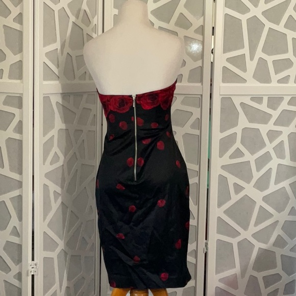 Strapless red rose little black dress - Picture 3 of 3